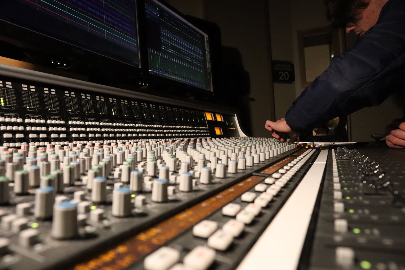 Jack mixing on an analog console